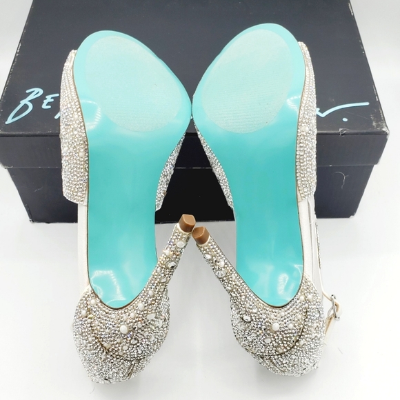 Betsey Johnson Sage heels NIB - Picture 9 of 11